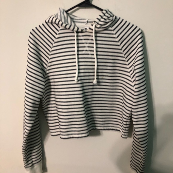 Crop striped hoodie - Picture 2 of 3